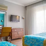 Side Village Family Suite